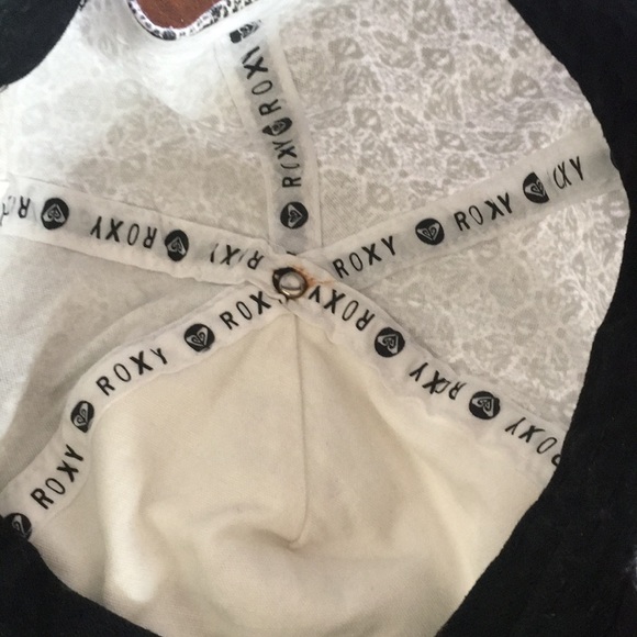 Roxy baseball hat black & white EUC - Picture 4 of 5